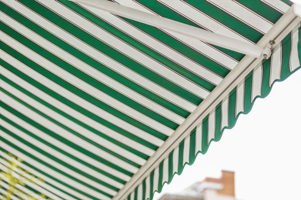 How do Motorised Retractable Awnings Work